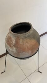 Old pot & metal stand - Image 2