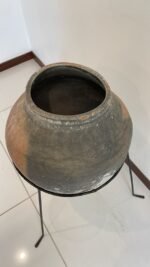 Old pot & metal stand - Image 3
